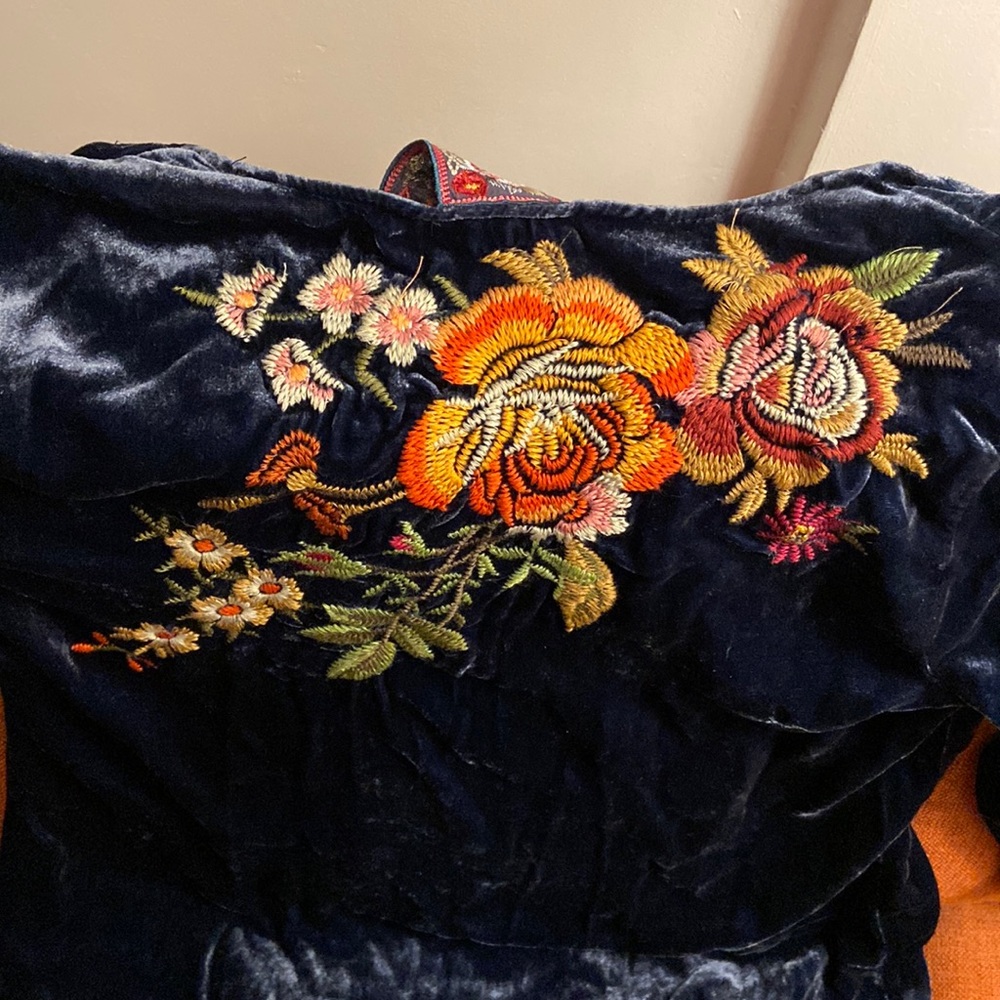 Jonny Was blue velvet dress with embroidery. Brand new with tags
